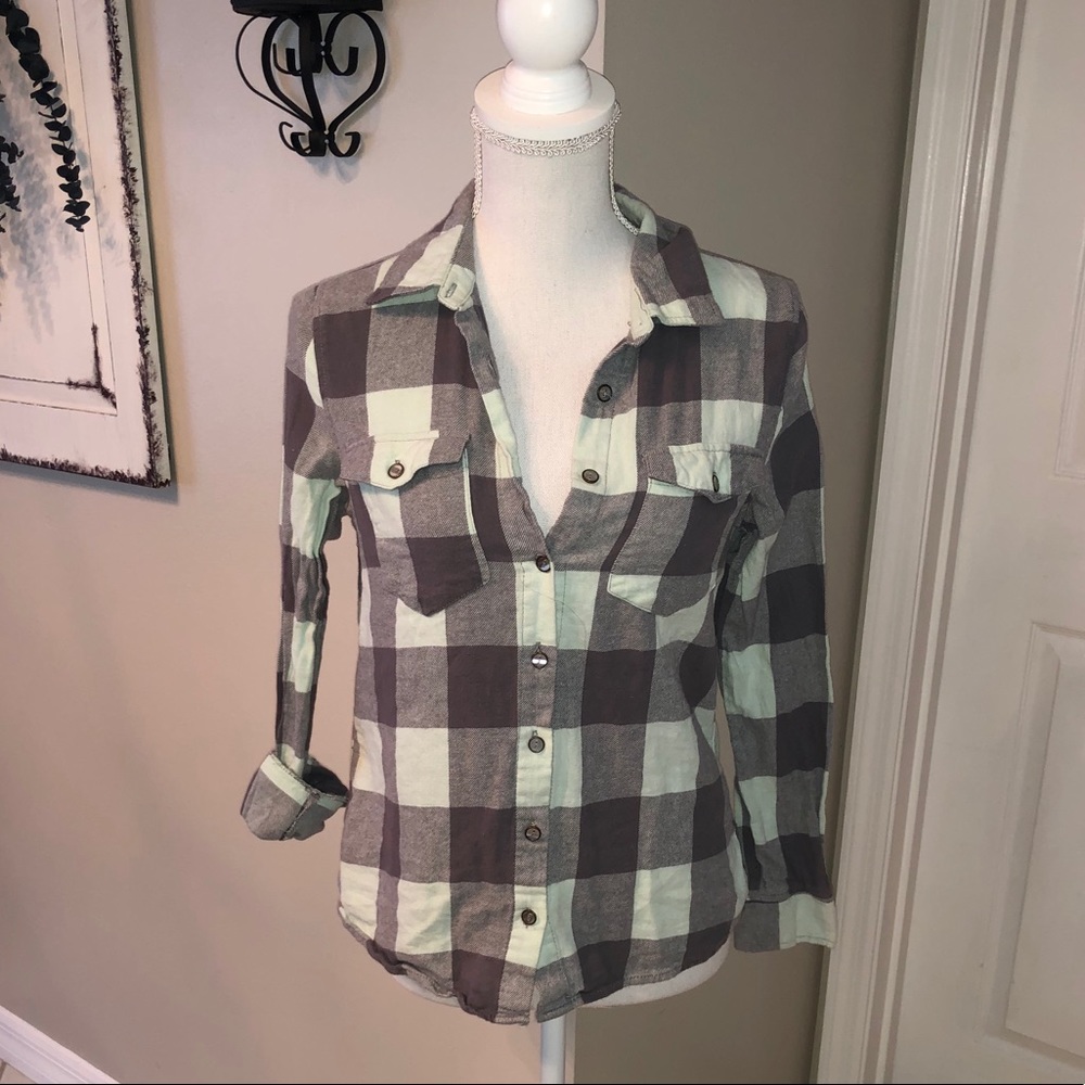 EUC Rue21 size medium flannel. Mint/gray